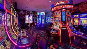 Antarmuka aplikasi andara88 menampilkan menu utama dengan opsi olahraga, casino langsung, dan slot